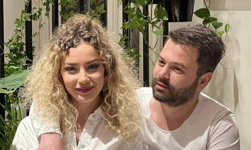 "ქორწილის დღეს მე და ჩემი მეუღლეც ვმუშაობდით... მას პაციენტები ჰყავდა, მე ეთერიდან წავედი ჯვრისწერაზე" - თაკო კორინთელი მეუღლეზე "მეორედ დაოჯახდა"