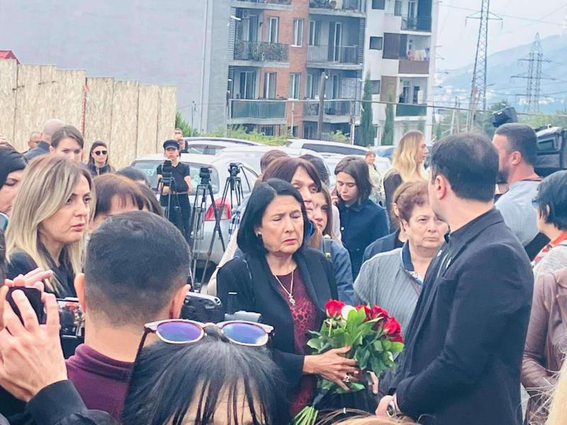 პრეზიდენტი კესარია აბრამიძის დაკრძალვაზე მივიდა