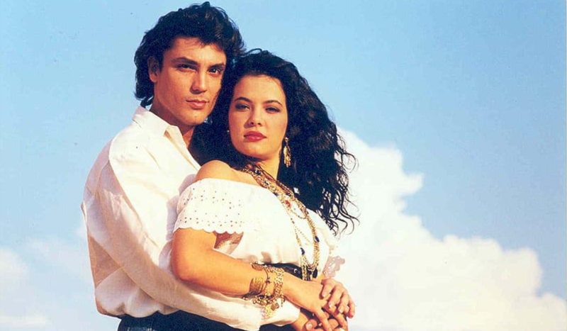 სამჯერ დანგრეული ოჯახი, ხმაურიანი რომანი შაკირასთან და პატიმრობა ოჯახში ძალადობის გამო - ოსვალდო რიოსის თავგადასავლებით სავსე ცხოვრება: როგორ გამოიყურება დღეს 61 წლის მსახიობი?