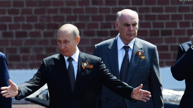 ოკუპანტი პუტინი ბჟანიას ე.წ. "გამარჯვებისა და დამოუკიდებლობის“ დღეს ულოცავს