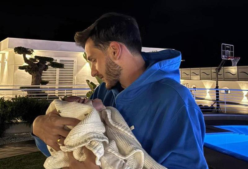 "კვარა" და დამიანე ნეაპოლში - რა ფოტოს აქვეყნებს ხვიჩა კვარაცხელია?