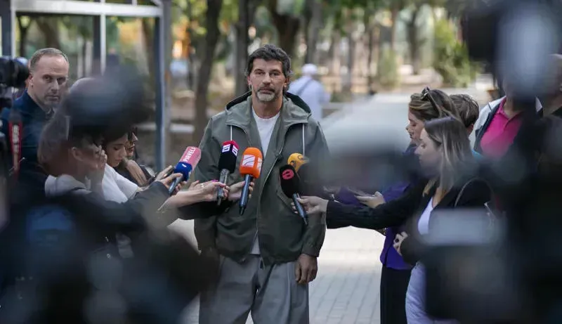 "მას აშანტაჟებენ ქვეყნის ბედით. აშანტაჟებენ იმით, რომ ქვეყანაში გაიხსნას მეორე ფრონტი" - კახა კალაძე ბიძინა ივანიშვილზე