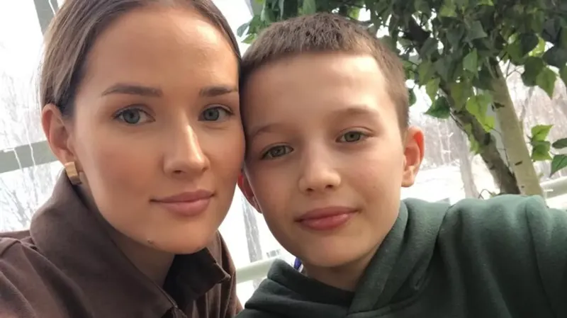 11 წლის მოზარდი თანატოლებმა ფარდულში გამოკეტეს და იქაურობას ცეცხლი წაუკიდეს - დაღუპული ბიჭის დედის რთული გზა სამართლიანობის აღდგენამდე: რა მოხდა რუსეთში?