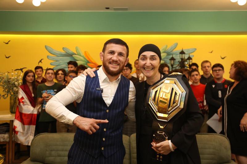 "ბუნებითაც ჩემპიონი ყოფილა - დრო უშურველად დაგვითმო, შეგვაქო, მოგვესიყვარულა, დაგვასაჩუქრა" - მერაბ დვალიშვილი "ბერი ანდრიას ფონდს" ესტუმრა