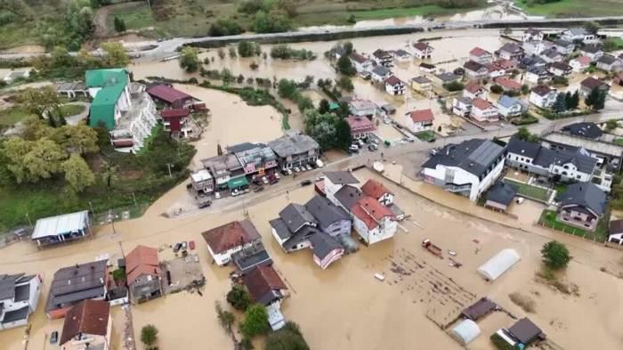 მასშტაბური სტიქია და ფოტოები ბოსნია და ჰერცეგოვინიდან, სადაც წყალდიდობის შედეგად 21 ადამიანი დაიღუპა