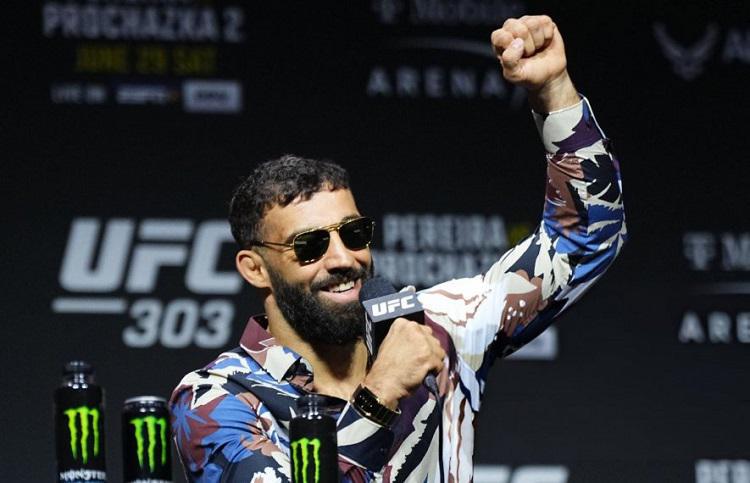 ტექნიკური ნოკაუტი და გატეხილი ნეკნები - რომან დოლიძემ მეტოქე პირველივე რაუნდში დაამარცხა