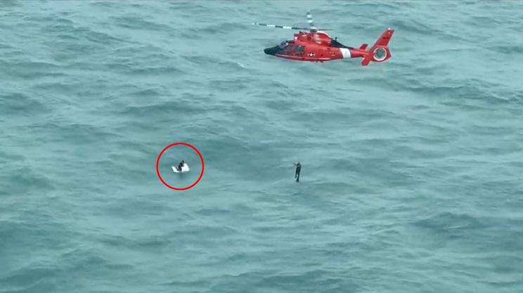 "კოშმარული სცენარის" ბედნიერი დასასრული - როგორ გადაარჩინეს "მილტონის" მიერ გატაცებული კაცი, რომელიც ოკეანეში მოტივტივე მაცივრის იმედად იყო