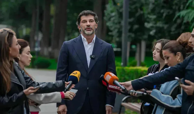 "სრული პასუხისმგებლობით ვამბობ, ხელისუფლებას პირდაპირ აშანტაჟებდნენ კაბინეტებში, ხელების გადაგრეხის შემთხვევა იყო, რომ ქვეყანაში გახსნილიყო მეორე ფრონტი" - კალაძე