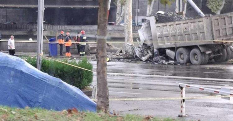 ავარია თბილისში - ხესთან შეჯახების შედეგად დაიღუპა სატვირთოს მძღოლი: რა დეტალები ხდება ცნობილი