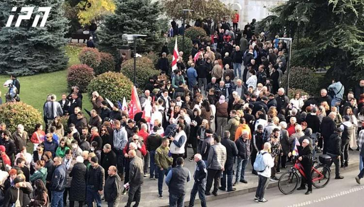 მარშის "საქართველო ირჩევს ევროკავშირს" მონაწილეები თბილისის ხუთ სხვადასხვა ლოკაციაზე იკრიბებიან - რა ხდება ადგილზე