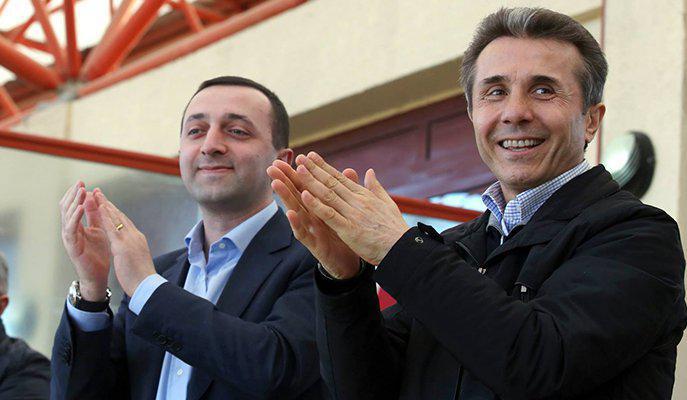 "ირაკლი შეეკითხა: როგორ წარმოგიდენიათ, ჩვენ რამდენი დღე შეგვიძლია ვიომოთ, რამდენ დღეს გავუძლებთო? – 3-4 დღეო. 3-4 დღის გამო გვღუპავთო?" - ივანიშვილი ღარიბაშვილის ნაამბობს იხსენებს