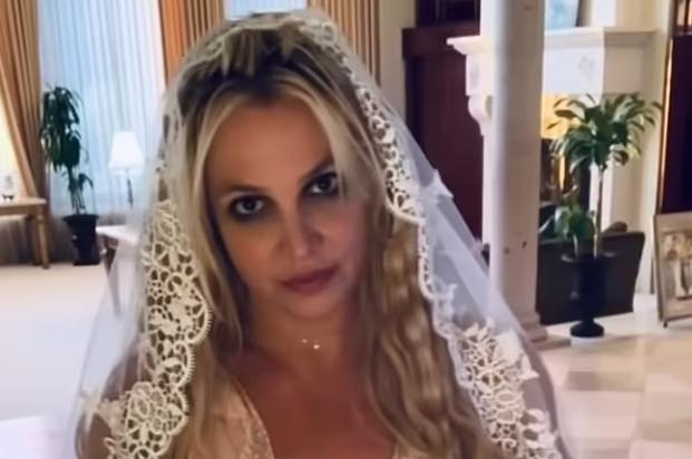 ქმართან დაშორების 1 წლის თავზე, ბრიტნი სპირსი "საკუთარ თავზე" დაქორწინდა - რას წერს პოპვარსკვლავი?