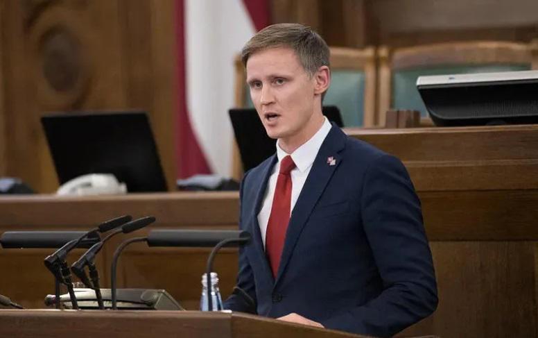 "საქართველო გზაგასაყარზე დგას: აირჩიოს ევროპის გზა ან რუსეთის უფრო მეტი კონტროლის რისკის წინაშე დადგეს" - ევროპარლამენტარი რიჰარდს კოლსი