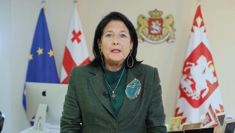 “შს მინისტრს ვერ ვუკავშირდები, ვერც მის მოადგილეს უკავშირდება ჩემი ადმინისტრაცია, ოფიციალური სამთავრობო ხაზიც არ მუშაობს...“ - პრეზიდენტი მიმართვას ავრცელებს