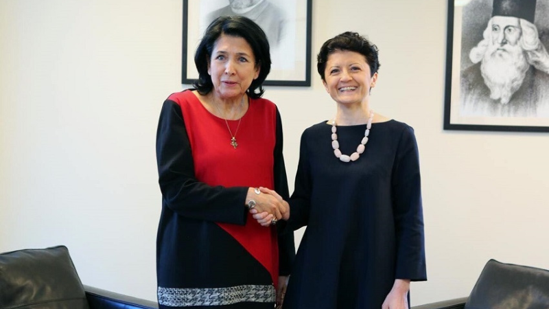 "ეს პოსტი არ ეხება ვერ გაქართველებულ სალომე ზურაბიშვილს, რომელიც უცხოელად დაიმარხება..." - რას წერს თეა წულუკიანი?