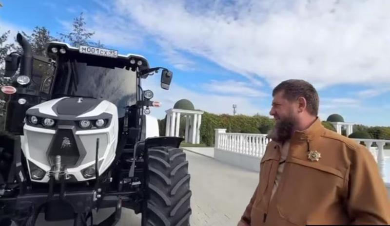 "საჩუქარი ევროპისგან" - რამზან კადიროვი ამჯერად Lamborghini-ს ტრაქტორთან პოზირებს (ვიდეო)