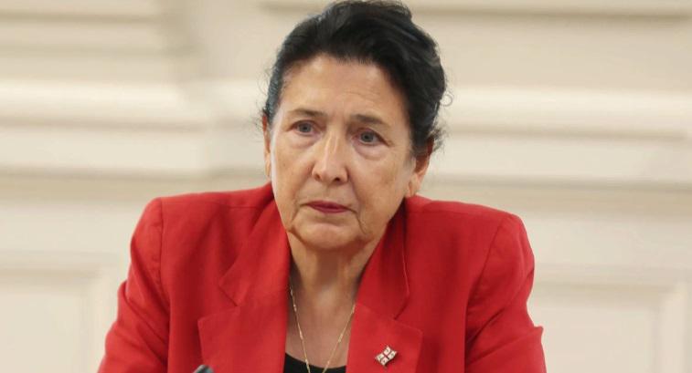 "მედვედევის განცხადება კი დაემთხვა, მაგრამ არ მგონია, ამის გამო დაიწყო პროკურატურამ გამოძიება" - შეუძლია თუ არა პროკურატურას პრეზიდენტის იძულებით გამოკითხვა: რას ამბობენ იურისტი და პოლიტოლოგი?