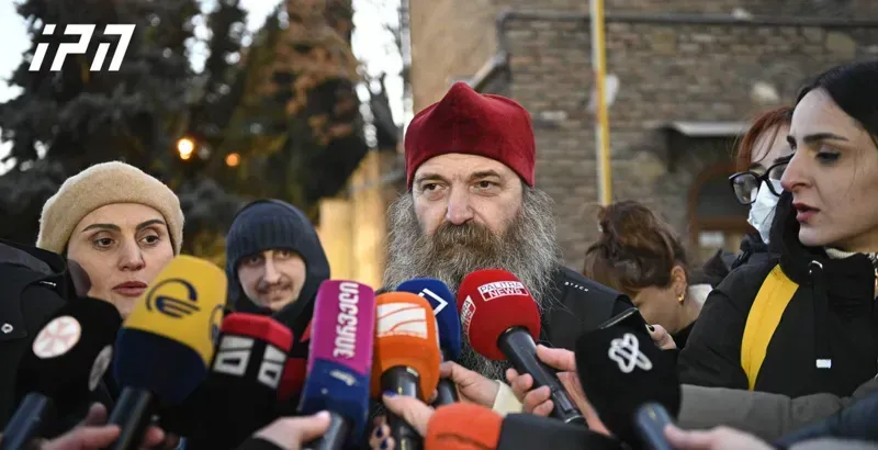 "მივმართავ პრეზიდენტს, ქალბატონებს ოპოზიციიდან: რას მოგვცემს ეს აქციები? ხალხი, რომელმაც არჩევნებში გაიმარჯვა, დამთმობი არ არის - აღარ აგარევინებთ" - მეუფე იაკობი