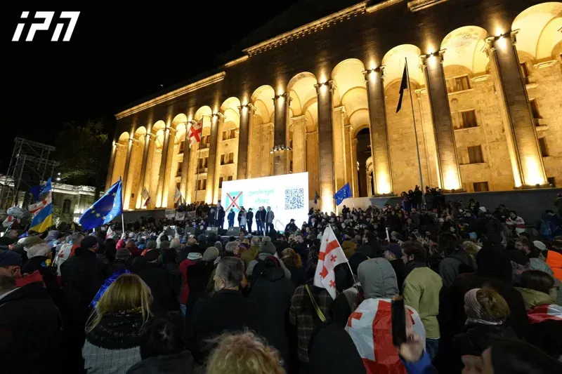 "საშინელი გაზის სუნია" -  ოპოზიციის ლიდერების ინფორმაციით, რუსთაველის გამზირზე "გაზი გაუშვეს“