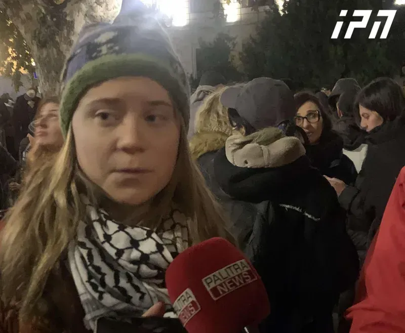 "აღმაშფოთებელია... აქ ვიმყოფები, რათა გამოვხატო მხარდაჭერა მოქალაქეების მიმართ, რომლებიც თავიანთი ფუნდამენტური უფლებების დასაცავად გამოდიან" - გრეტა თუნბერგი