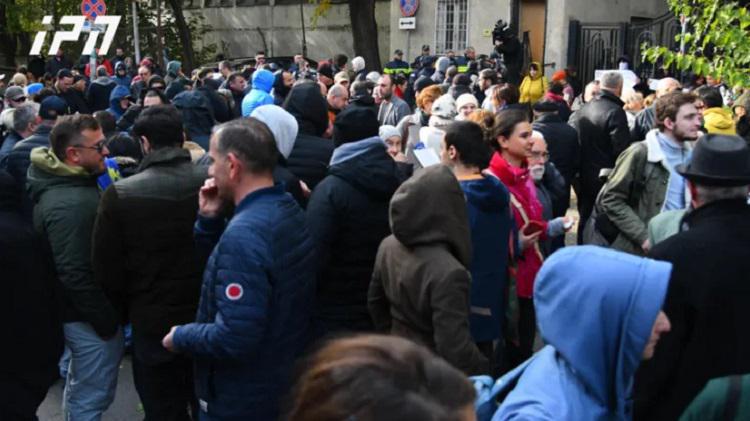 თბილისის სააპელაციო სასამართლოსთან ოპოზიციური პარტიებისა და მოქალაქეების საპროტესტო აქცია მიმდინარეობს