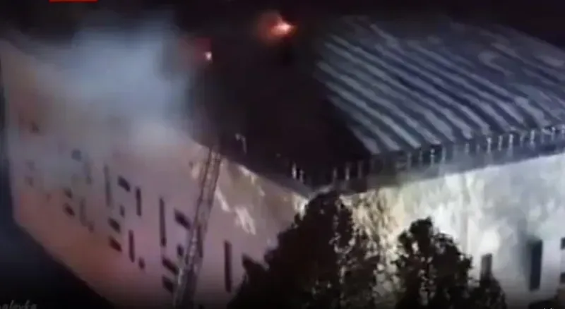 თბილისში, დადიანის ქუჩაზე მდებარე სპორტდარბაზში ხანძარია (ვიდეო)