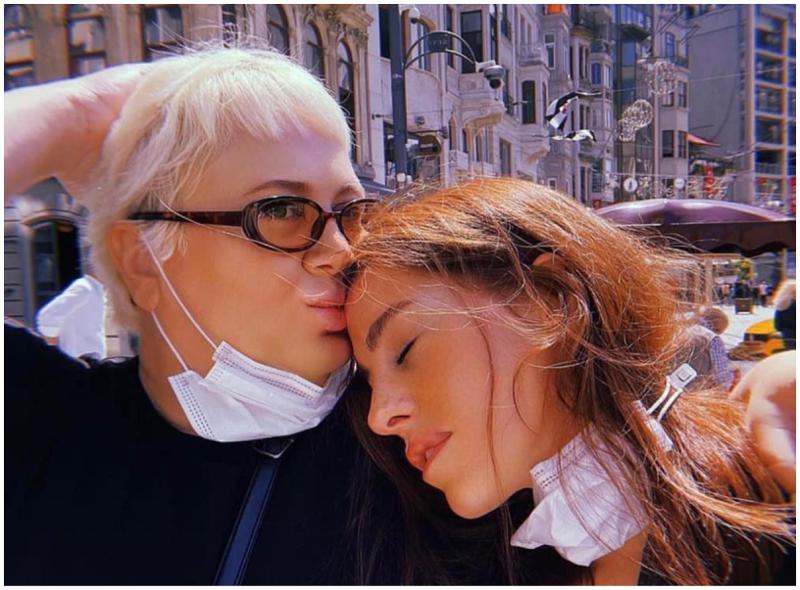 "ნინი რამდენიმე წელი ცოტა ჩაკეტილი იყო... რაც შეეხება ვანო მერაბიშვილის მეუღლესთან ნათესაობას, თაკო ჩემი შვილის ნათლიაა" - რას პასუხობს ხათუნა ჟორდანია კრიტიკოსებს