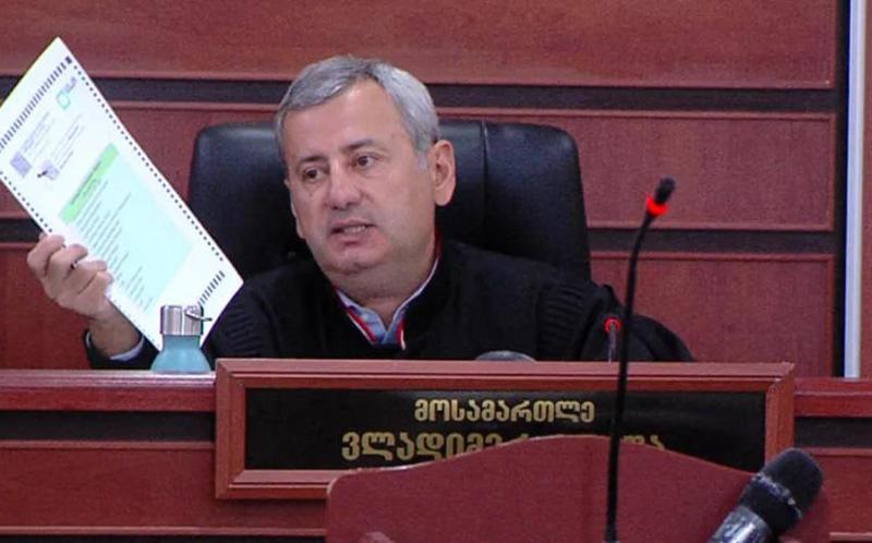 "მივიღე სამართლიანი გადაწყვეტილება, ჩემს სინდისზე და სხდომაზე გამოკვლეულ მტკიცებულებებზე დაყრდნობით" - თეთრიწყაროს მოსამართლე ვლადიმერ ხუჭუა