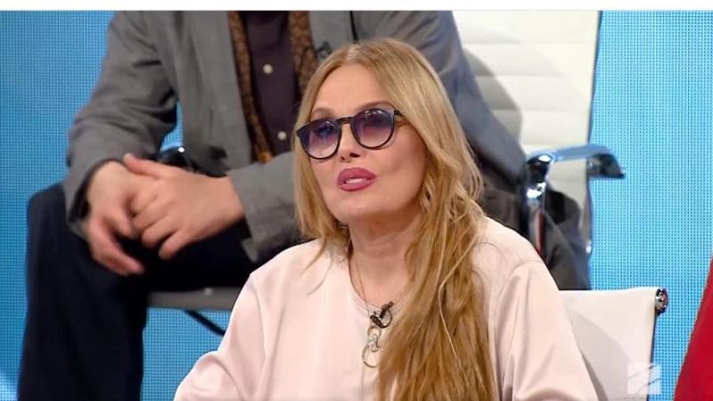 "რატომ არ უნდა ვიმღეროთ? მოკვდა ვინმე? ნუ იმღერებს ნინო ქათამაძე, იმხელას ღრიალებდა, ეგ არცაა სიმღერა... თუ რუსთაველზე ხორუმის ცეკვა შეიძლება, რატომ არ შეიძლება სიმღერა?" - ეკა კვალიაშვილი