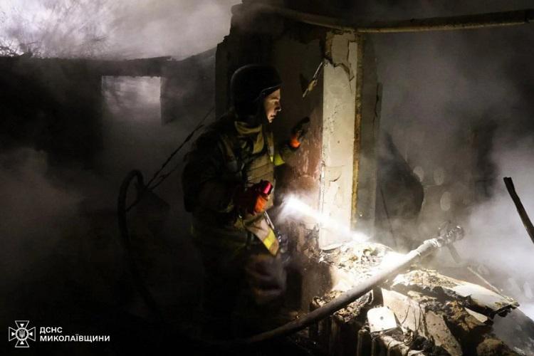 ღამით რუსეთმა უკრაინის ორი ოლქი დაბომბა -  საცხოვრებელი სახლის ნგრევას ბავშვები ემსხვერპლნენ (ფოტოები)