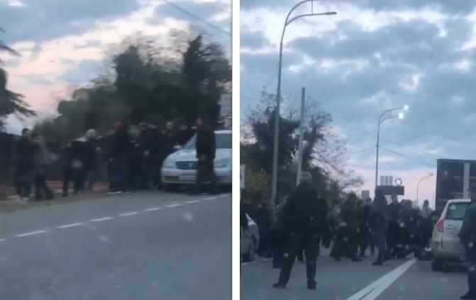 ფიზიკური დაპირისპირება კოდორის ხიდზე, ოკუპირებული აფხაზეთის ე.წ. ოპოზიციასა და "ძალოვანი სტრუქტურების“ წარმომადგენლებს შორის - რა კადრები ვრცელდება მედიაში (ვიდეო)