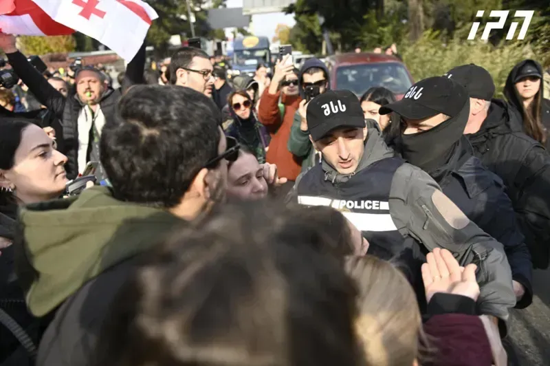 საპროტესტო მსვლელობაზე ორი პირია დაკავებული - რას ამბობს საპატრულო პოლიციის წარმომადგენელი?