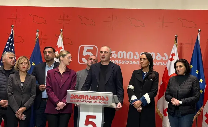 "საღებავის შესხმა იყო გულწრფელი პროტესტი და მზად ვარ, შსს-ს კითხვებს ვუპასუხო" - დავით კირთაძე