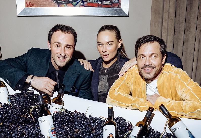 "ანო და ვანო, აბაზანა და ღვინო“ - მოსკოვში გაიმართა ფილმის პრემიერა, რომელშიც მთავარ როლს გია ფერაძის ვაჟი ასრულებს