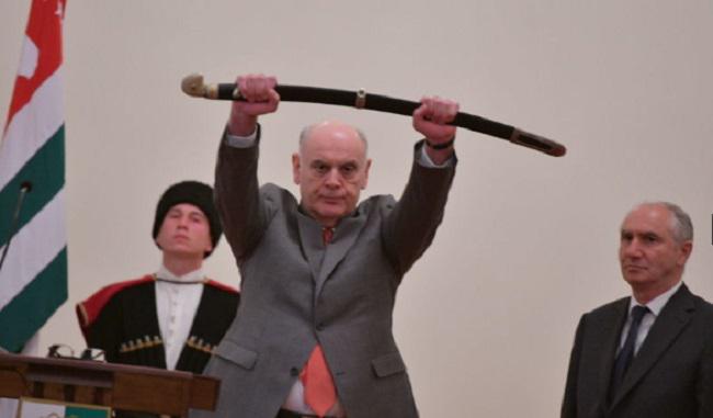 დაჯავშნილი ავტომობილი, სუპერჯეტი,  უძრავი ქონება მოსკოვსა და სოჭში - რა ქონებით მიდის ბჟანია ე.წ. პრეზიდენტის პოსტიდან?!