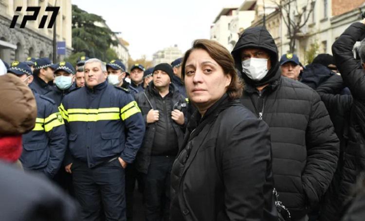 “ვინც არ უნდა დაიჭირონ, რა საშუალებებიც არ უნდა გაუშვან, ვაგრძელებთ ბრძოლას - რატომ უნდა გავათავისუფლო მელიქიშვილის გამზირი?“ - ელენე ხოშტარია