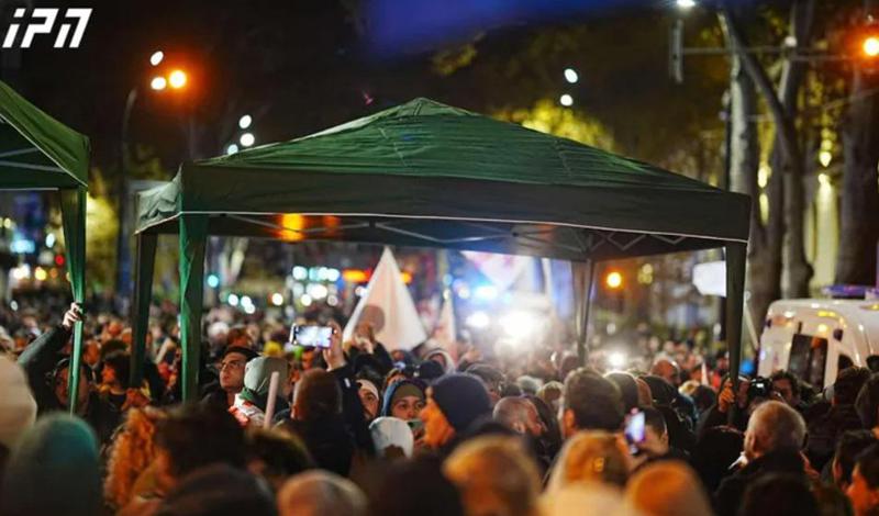 რა ვითარებაა თსუ-თან, სადაც ცოტა ხნის წინ მომიტინგეებმა კარვები გაშალეს - ცნობილია ოპოზიციის გეგმაც (ფოტო, ვიდეო)