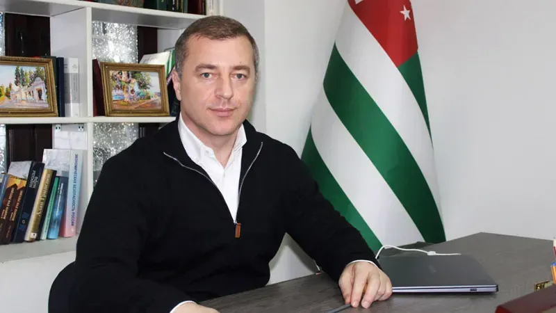 რუსეთში დააკავეს  ოკუპირებული აფხაზეთის ე.წ. პრეზიდენტობის ყოფილი კანდიდატი, ადგურ არძინბა