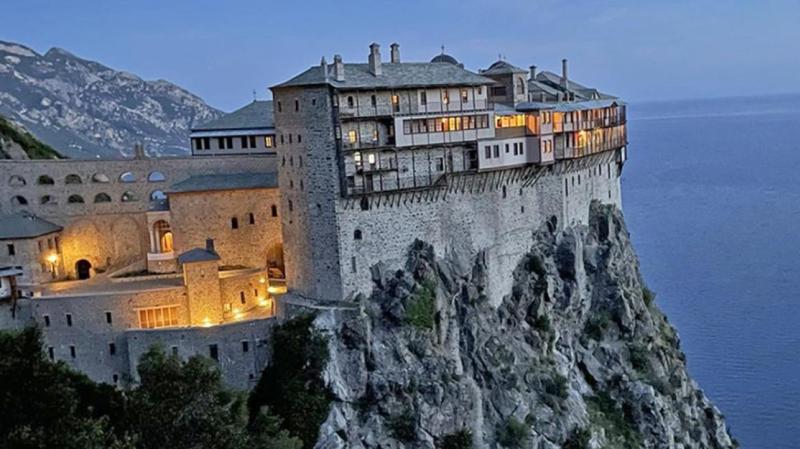 თანამედროვე სასტუმრო  ათონის მთაზე, მასაჟის სერვისებითა და რესტორნით - რა ეღირება და ვის შეუძლია სტუმრობა?