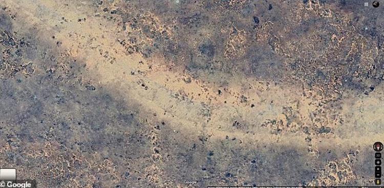 მამაკაცმა, რომელიც დედამიწას Google Earth-ით ათვალიერებდა, ავსტრალიის გარეუბანში შოკისმომგვრელი აღმოჩენა გააკეთა