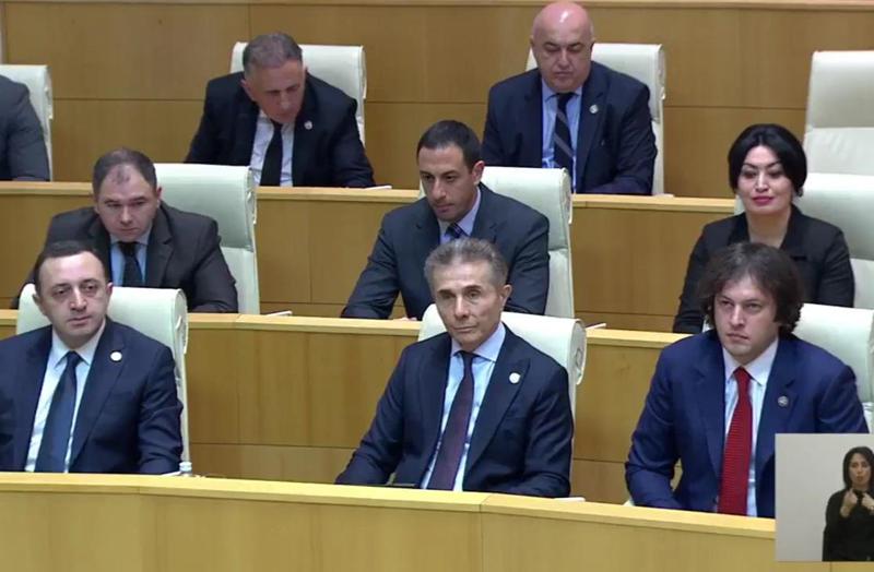 "დასამალი არაფერია - ბიძინა ივანიშვილი, ირაკლი ღარიბაშვილი და ირაკლი კობახიძე პარლამენტში დარჩენას არ აპირებენ" - მდინარაძე
