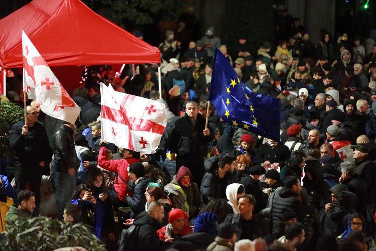 აქციის ორგანიზატორების განცხადებით, “პროტესტი გრძელდება და ყველა მომდევნო ქმედება იქნება არაპროგნოზირებადი“