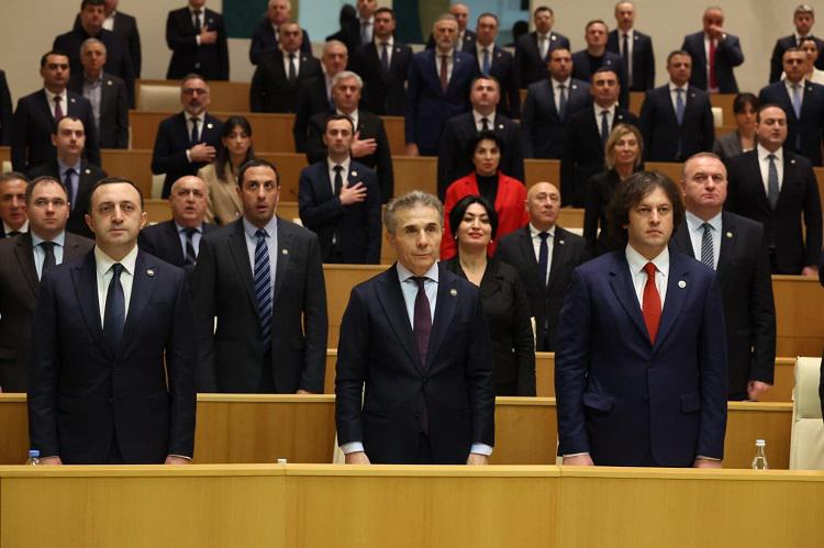 “ქართულ ოცნებაში“ ირაკლი ღარიბაშვილის გადადგომის შესახებ გავრცელებულ ინფორმაციას არ ადასტურებენ