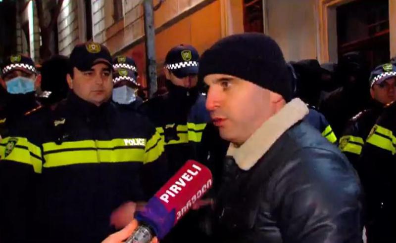 “100 000 ადამიანი უნდა მოვიდეს აქ და აი ამათ უნდა მივაწვეთ - ინსტინქტებიც დაბლაგვებული აქვთ და ზოგადად დაბლაგვებულები არიან“ - ლევან ხაბეიშვილი სამართალდამცველებზე