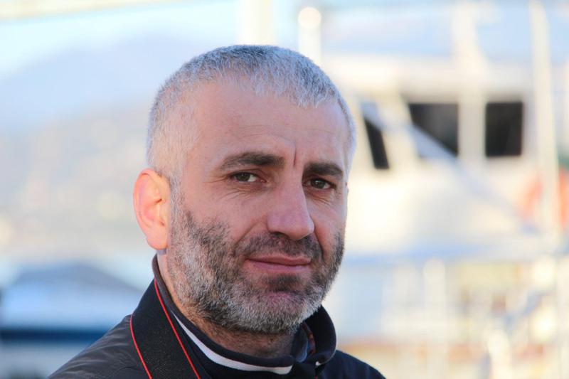 ჩვენს კოლეგას, რომელიც მუდამ სხვის დახმარებას ცდილობდა, ჩვენი გვერდში დგომა სჭირდება - "ერთმა დღემ და სამჯერ გაჩერებულმა გულმა, მთლიანად ამოაყირავა მისი გეგმები"