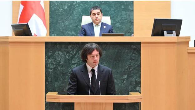 "მადლობა ბიძინა ივანიშვილს" - პარლამენტში პრემიერ-მინისტრობის კანდიდატ ირაკლი კობახიძეს უსმენენ