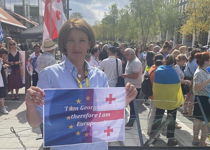 "მაყურებლის წინაშე ვგრძნობ პასუხისმგებლობას და ვტოვებ "რუსთავი 2"-ს... არასდროს ისე შორს არ ვყოფილვართ ევროკავშირისგან, როგორც ახლა" - ჟურნალისტი თამარ ნუცუბიძე