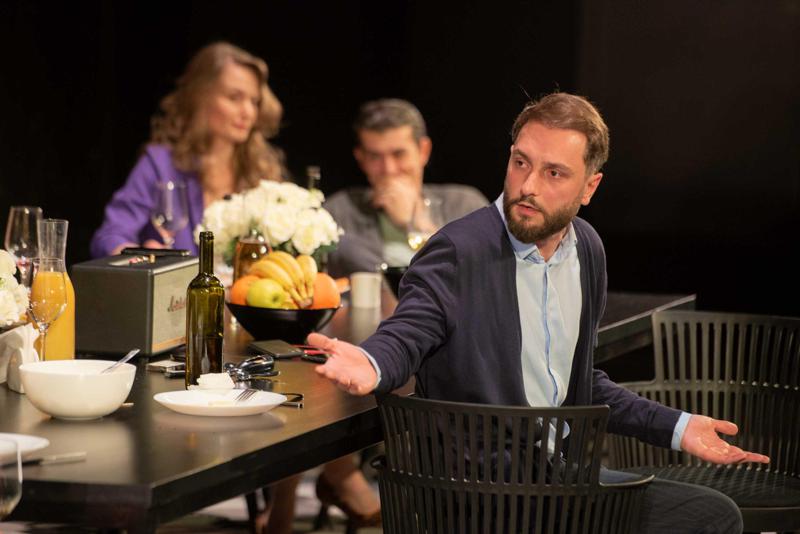 "დაპატიმრებულია ჩვენი თეატრის მსახიობი გიორგი ბახუტაშვილი" - ვასო აბაშიძის სახელობის ახალი თეატრი სპექტაკლებს აჩერებს