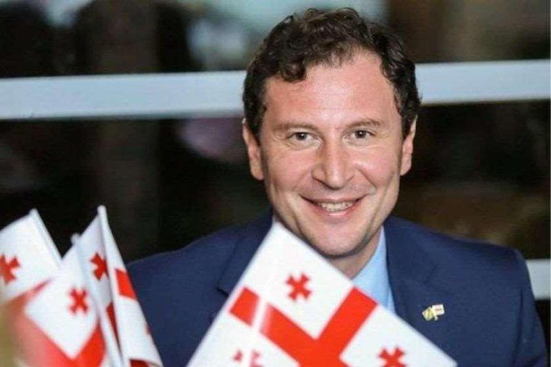 "ვგმობ ძალადობას და ვტოვებ ნიდერლანდებში საქართველოს ელჩის თანამდებობას" - დავით სოლომონია