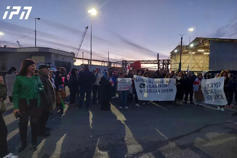 მომიტინგეებმა ფოთის პორტამდე მისასვლელი გზა გადაკეტეს